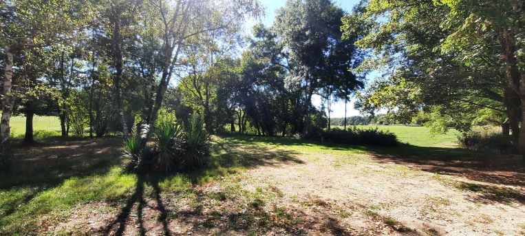 Aire camping-car  Buisson-de-Cadouin (24480) - Photo 3